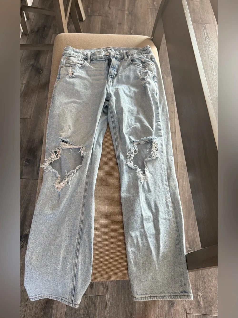 American Eagle Outfitters Light Blue Distressed Straight Leg Jeans - Picture 1 of 3